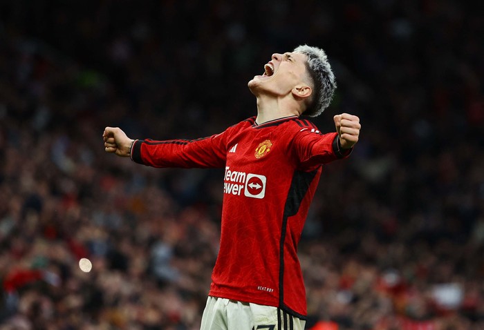 Singkirkan Liverpool, Pemain MU Gembira Bangat Soccer Football - FA Cup - Quarter Final - Manchester United v Liverpool - Old Trafford, Manchester, Britain - March 17, 2024
Manchester United's Alejandro Garnacho celebrates after Amad Diallo scores their fourth goal REUTERS/Molly Darlington