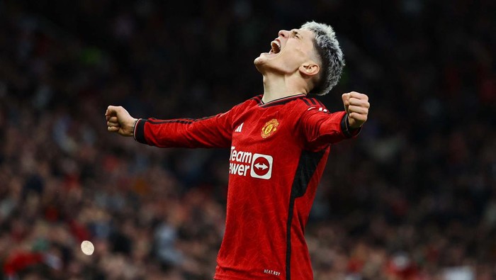 Soccer Football - FA Cup - Quarter Final - Manchester United v Liverpool - Old Trafford, Manchester, Britain - March 17, 2024
Manchester Uniteds Alejandro Garnacho celebrates after Amad Diallo scores their fourth goal REUTERS/Molly Darlington