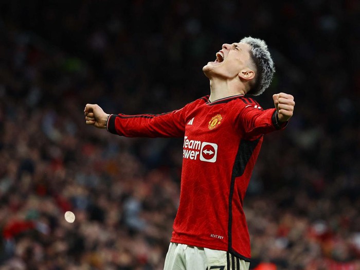 Soccer Football - FA Cup - Quarter Final - Manchester United v Liverpool - Old Trafford, Manchester, Britain - March 17, 2024
Manchester United's Alejandro Garnacho celebrates after Amad Diallo scores their fourth goal REUTERS/Molly Darlington