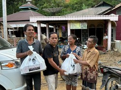 Andre Rosiade: Gerindra Sediakan Sahur hingga Hidangan Buka untuk Korban Banjir Pessel