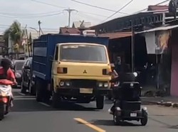 Viral Wanita di Halmahera Utara Bawa Motor Listrik Lawan Arah, Ternyata ODGJ