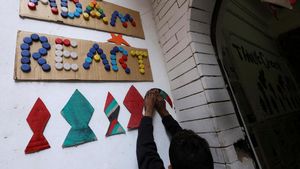 Anak-anak di Mesir Bikin Dekorasi Ramadan Bertema Palestina