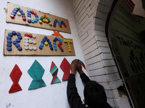 Anak-anak di Mesir Bikin Dekorasi Ramadan Bertema Palestina