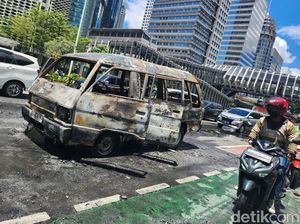 Penampakan Kondisi Mobil yang Terbakar di Sudirman