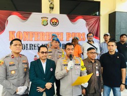 Ingwy Dokter Gadungan Asal Bekasi Beli Alat Suntik di Pasar Pramuka