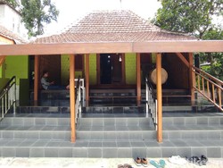 Langgar Gantung Berusia Hampir 2 Abad Ada di Kota Blitar