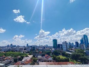 Trending di Medsos, Langit Ibu Kota Sedang Membiru Trending di Medsos, Langit Ibu Kota Sedang Membiru