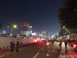 Massa Aksi di Depan Gedung Bubar Usai Diimbau Polisi