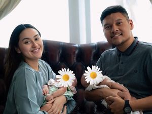 Memes Prameswari Alami Baby Blues Usai Melahirkan, Suami Siaga Urus Si Kembar Memes Prameswari Alami Baby Blues Usai Melahirkan, Suami Siaga Urus Si Kembar