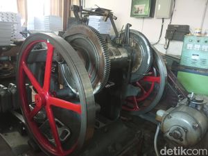 Mengintip Pembuatan Al-Quran Braille di Bandung