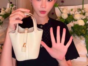 Baru 2 Tahun, Cucu Raja Judi Dibelikan Tas Hermes Hingga Jepitan Gucci Baru 2 Tahun, Cucu Raja Judi Dibelikan Tas Hermes Hingga Jepitan Gucci