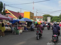 Trotoar di Bone Dikuasi PKL Saat Ramadan, Warga Minta Satpol PP Tertibkan