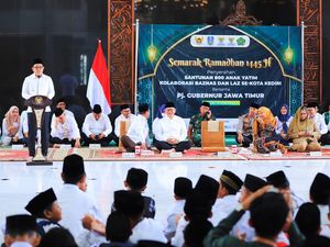 Pj Gubernur Jatim Safari Ramadan hingga Gelar Pasar Murah di Kota Kediri