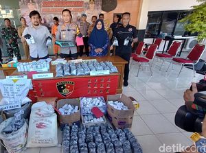 2 Peracik Petasan di Cilacap Ditangkap, Barbuk 58,5 Kg Disita 2 Peracik Petasan di Cilacap Ditangkap, Barbuk 58,5 Kg Disita