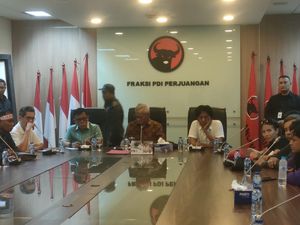 PDIP Terima Audiensi Massa di DPR, Diminta Perjuangkan Hak Angket