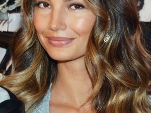 Terinspirasi Gaya Barat & Timur, Ini Tren Rambut yang Digemari Cewek Indonesia