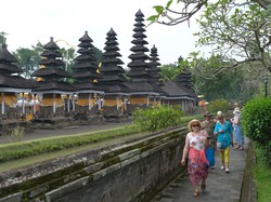 World Tourism Day 2024: Coba Bayangkan Dunia Tanpa Pariwisata