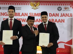 Ragnar Oeratmangun dan Thom Haye Jadi WNI, Langsung Dapat KTP dan Paspor