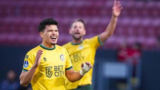 SITTARD, NETHERLANDS - MARCH 3: Ragnar Oratmangoen of Fortuna Sittard during the Dutch Eredivisie match between Fortuna Sittard and Excelsior Rotterdam at Fortuna Sittard Stadion on March 3, 2024 in Sittard, Netherlands. (Photo by BSR Agency/Getty Images)