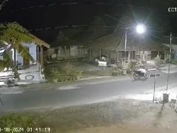 Beras Mahal, Maling di Ponorogo Terekam CCTV Curi Gabah Warga