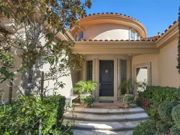 Intip Jeroan Rumah Mewah Bruno Mars di LA yang Lagi Terlilit Utang Rp 784 M