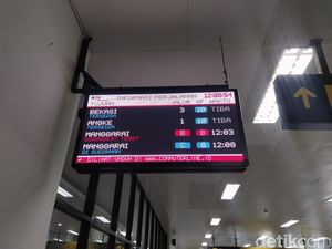 Ragam Komentar Penumpang soal Tampilan Baru Papan Informasi KRL di Manggarai Ragam Komentar Penumpang soal Tampilan Baru Papan Informasi KRL di Manggarai