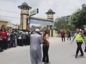 Kakek Wafat Usai Dihadang Masuk Masjid saat Kunker Jokowi Idap Penyakit Jantung Kakek Wafat Usai Dihadang Masuk Masjid saat Kunker Jokowi Idap Penyakit Jantung