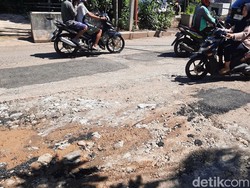 Jl Cipinang Indah I Rusak Usai Proyek Saluran Air, RW Lapor ke Lurah-Sudin
