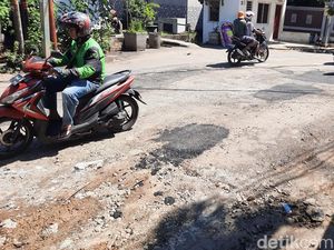 Warga: Jl Cipinang Indah I Jaktim Rusak Usai Ada Proyek Saluran Air Warga: Jl Cipinang Indah I Jaktim Rusak Usai Ada Proyek Saluran Air
