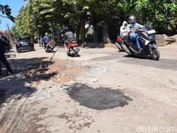 Viral Jalan Cipinang Indah Jaktim Rusak Banyak Lubang, Begini Kondisinya