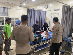 Jatuh di Rel, Tangan Adrian Terlindas Kereta Api hingga Putus