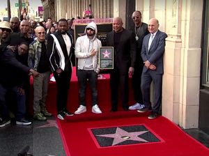 Produser Hip-Hop Dr. Dre Dianugerahi Bintang di Hollywood Walk of Fame Produser Hip-Hop Dr. Dre Dianugerahi Bintang di Hollywood Walk of Fame