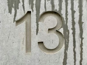 Angka 13 Kerap Dianggap Sial, Ternyata Ini Asal Usulnya Angka 13 Kerap Dianggap Sial, Ternyata Ini Asal Usulnya