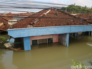 Curhat Warga Demak Korban Banjir: Baru Bersih-bersih Kebanjiran Lagi Curhat Warga Demak Korban Banjir: Baru Bersih-bersih Kebanjiran Lagi