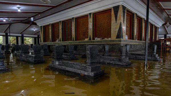 Banjir Rendam Kompleks Makam Sunan Kalijaga di Demak