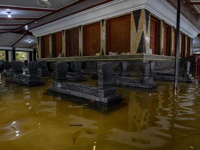 Banjir Rendam Kompleks Makam Sunan Kalijaga di Demak