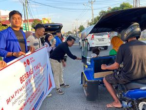 Bagikan Takjil, BEM PTMAI Harap Indonesia Damai Tanpa Provokasi Bagikan Takjil, BEM PTMAI Harap Indonesia Damai Tanpa Provokasi