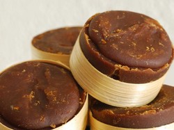 4 Cara Mudah Membuat Sirop Gula Merah yang Harum untuk Takjil