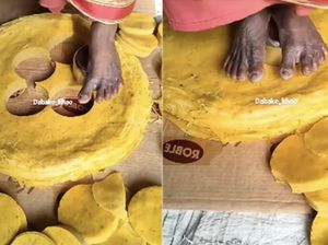 Duh! Adonan Roti Renyah di India Ini Diinjak Kaki Telanjang