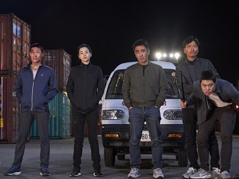 Ryu Seung-ryong, Honey Lee, Jin Sun-kyu, Lee Dong-hwi, dan Gong Myung dalam film Extreme Job (2019). (CJ ENM)