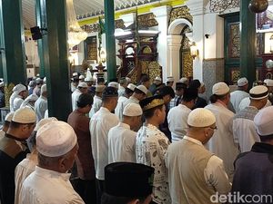 Bacaan Niat Sholat Jumat Lengkap dengan Waktu, Syarat dan Amalannya Bacaan Niat Sholat Jumat Lengkap dengan Waktu, Syarat dan Amalannya