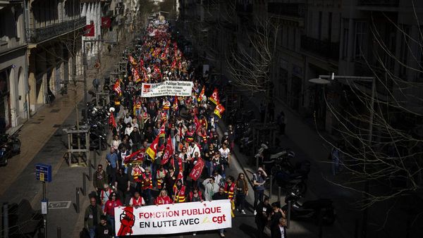 Jutaan Pekerja Publik Prancis Demo Tuntut Kenaikan Gaji di Tengah Inflasi