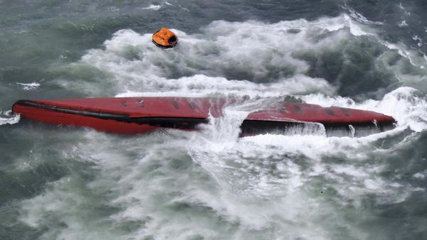 Kapal Tanker Membawa 8 WNI Terbalik di Perairan Jepang
