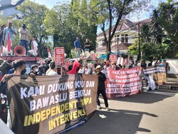 Muncul Kelompok Pendemo Lain di Depan KPU