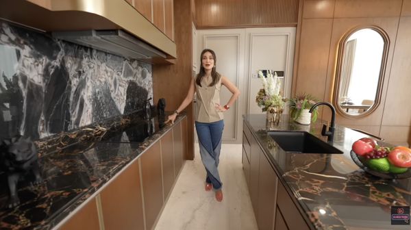 Keren! Potret Dapur di Rumah Baru Luna Maya Berkonsep Modern Tropis