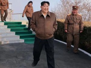 Kim Jong Un Luncurkan Kapal Perusak Usai Sempat Gagal karena Kecelakaan Kim Jong Un Luncurkan Kapal Perusak Usai Sempat Gagal karena Kecelakaan