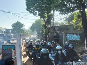 Curhat Warga Kena Macet di Jl TB Simatupang: Isi Bensin Penuh, Habis Lagi