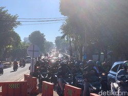 Macet Parah di TB Simatupang dari Pasar Rebo Tiada Henti, Begini Suasananya