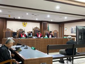 Dudy Jocom Divonis 4 Tahun Penjara di Kasus Korupsi Proyek IPDN Dudy Jocom Divonis 4 Tahun Penjara di Kasus Korupsi Proyek IPDN
