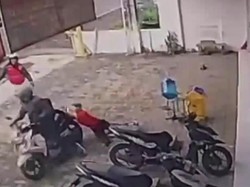 Aksi Pegawai Mini Market Kejar Perampok yang Gasak Uang Rp 67 Juta